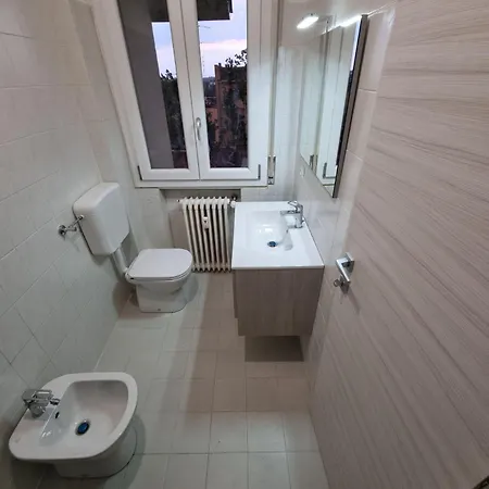 Attico Indipendente Nel Cuore Di モデナ